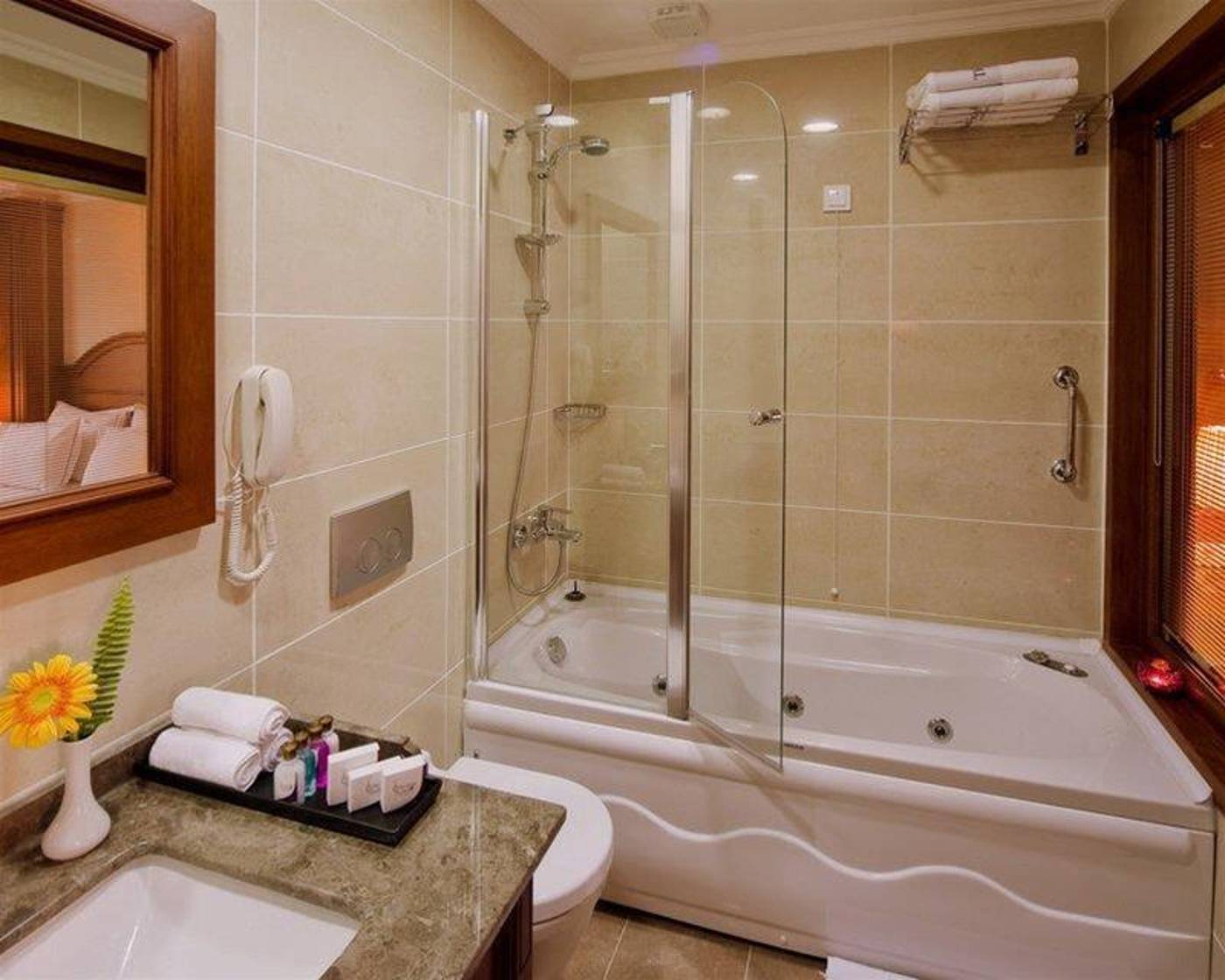 Glk-Premier-The-Home-Suites---Spa-Room-17