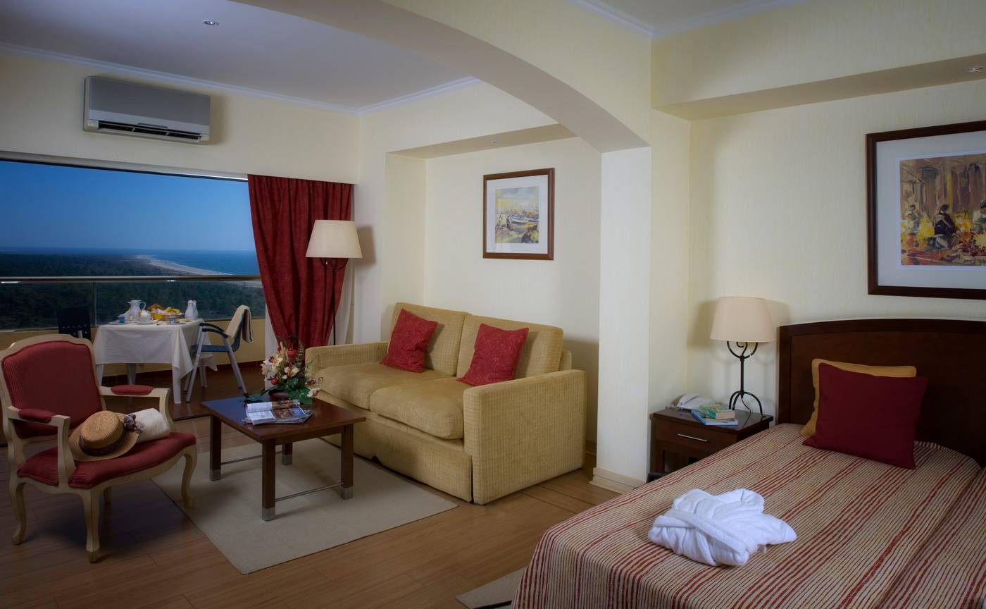 Yellow-Praia-Monte-Gordo-Hotel-Room-11