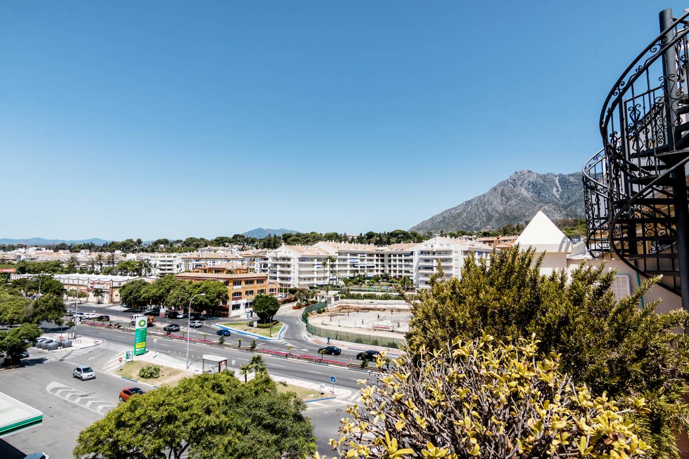 Guadalpin-Suit-Room-12