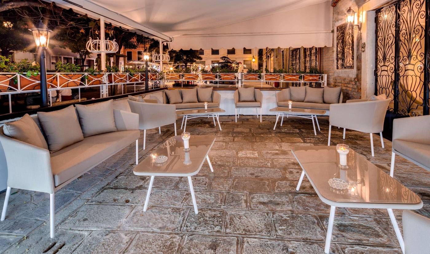 CHC-Continental--BW-Premier-Collection-Bar-45