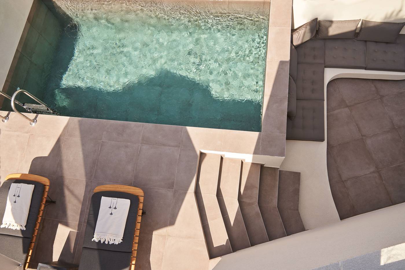 Apikia-Santorini-Room-14