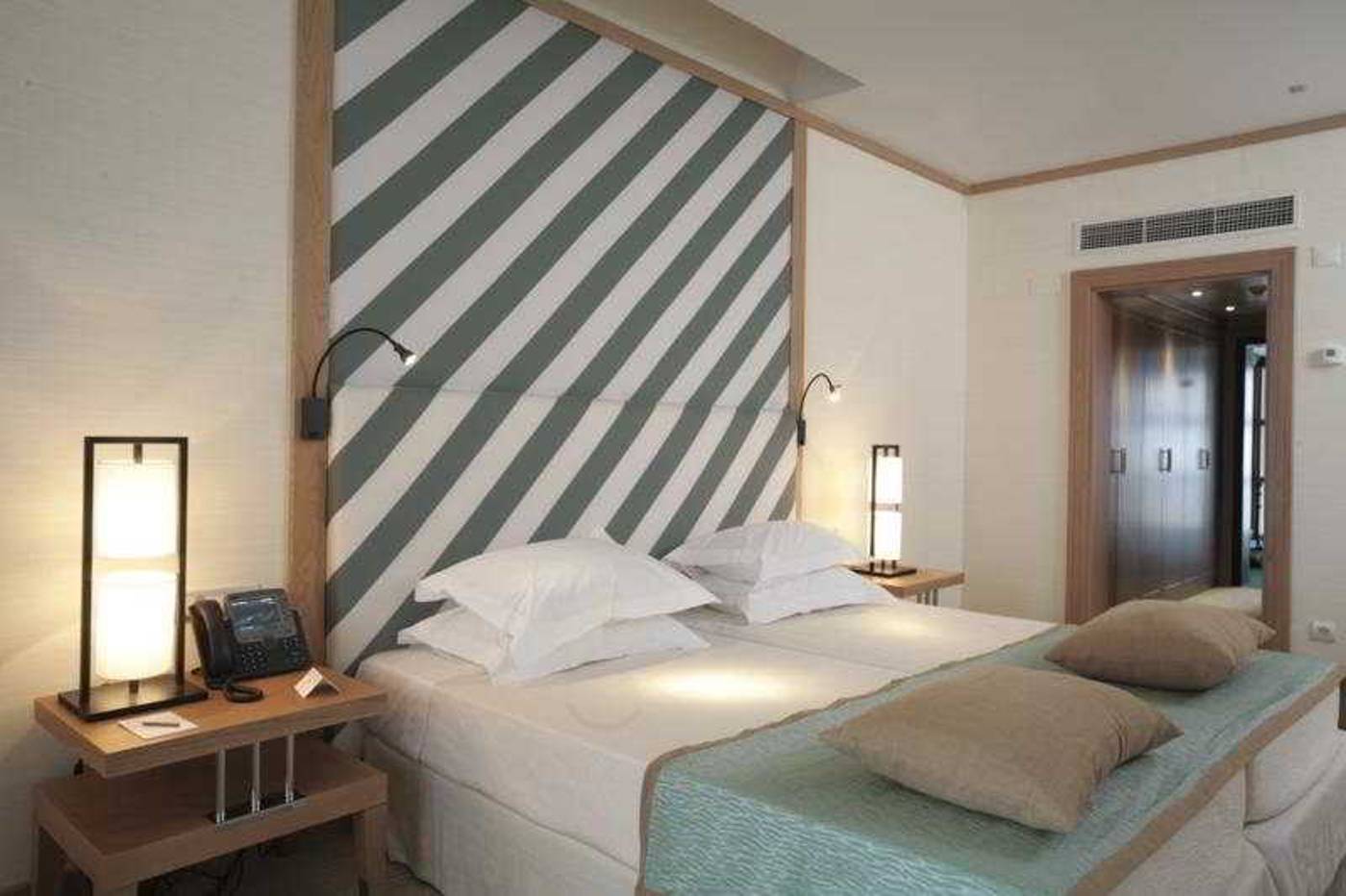 Sesimbra-Oceanfront-Hotel-Room-29