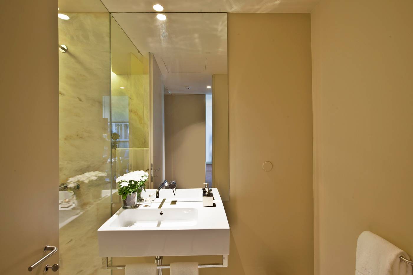Lisbon-Five-Stars-Apartments-8-Building-Room-31