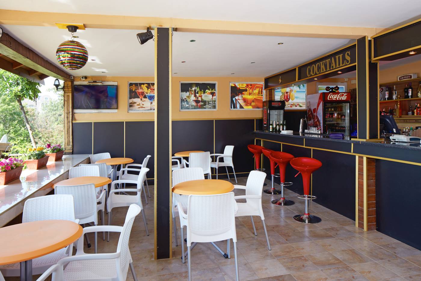 Yalta-Complex-Bar-25