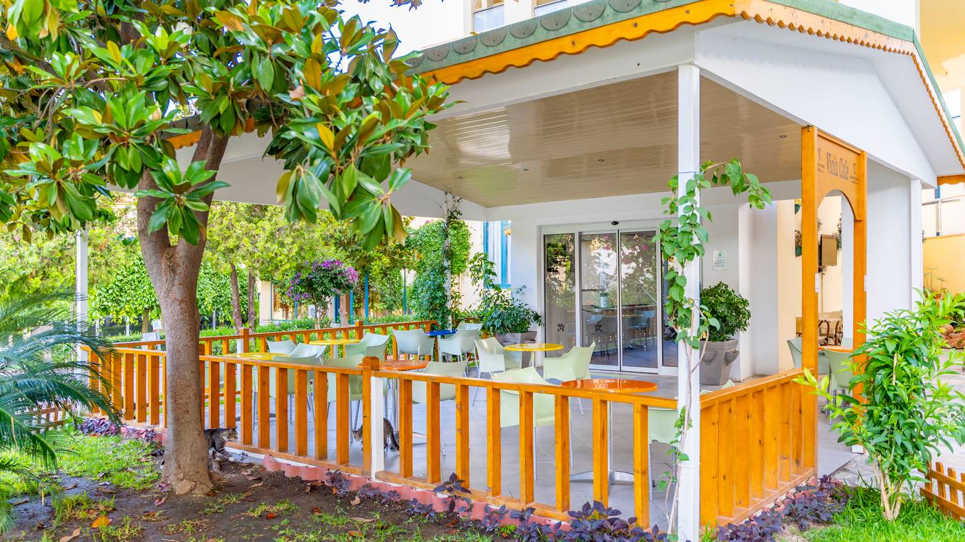 Queen-s-Park-Le-Jardin-Terrace-12