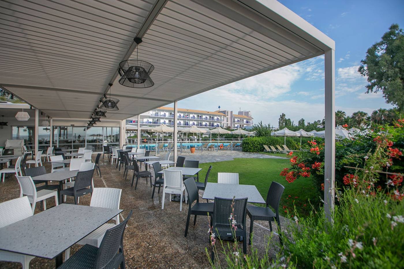 Golden-Coast-Hotel-and-Bungalows-Restaurant-65