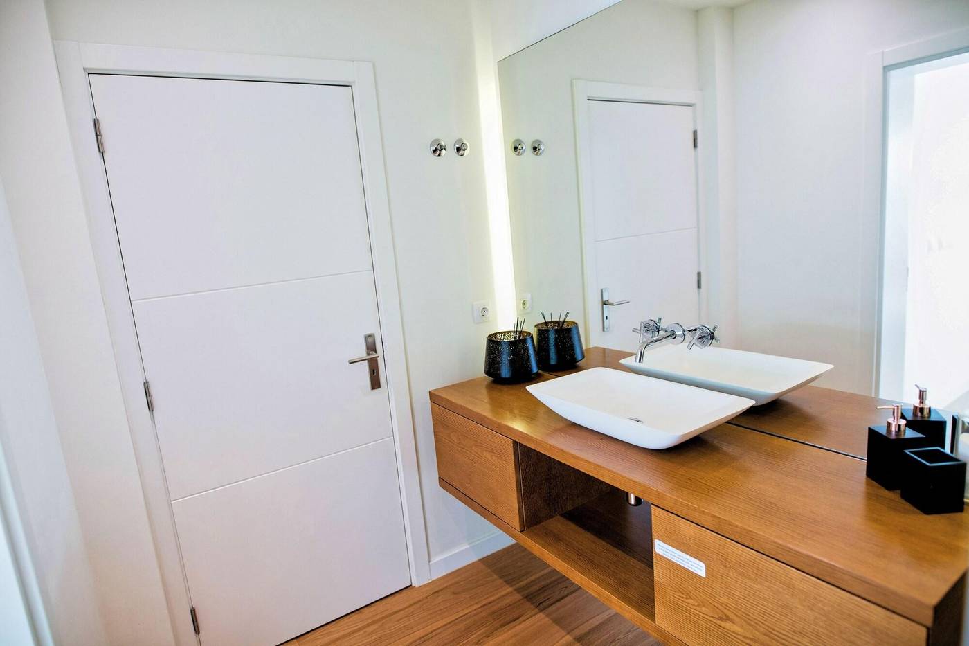 Industrial-Lisbon-Apartment---Adults-Only-Room-25