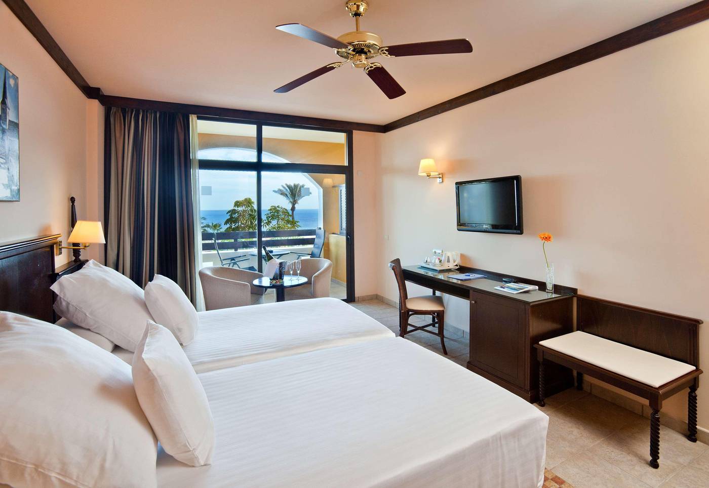 Occidental-Jand----a-Royal-Level-Room-27