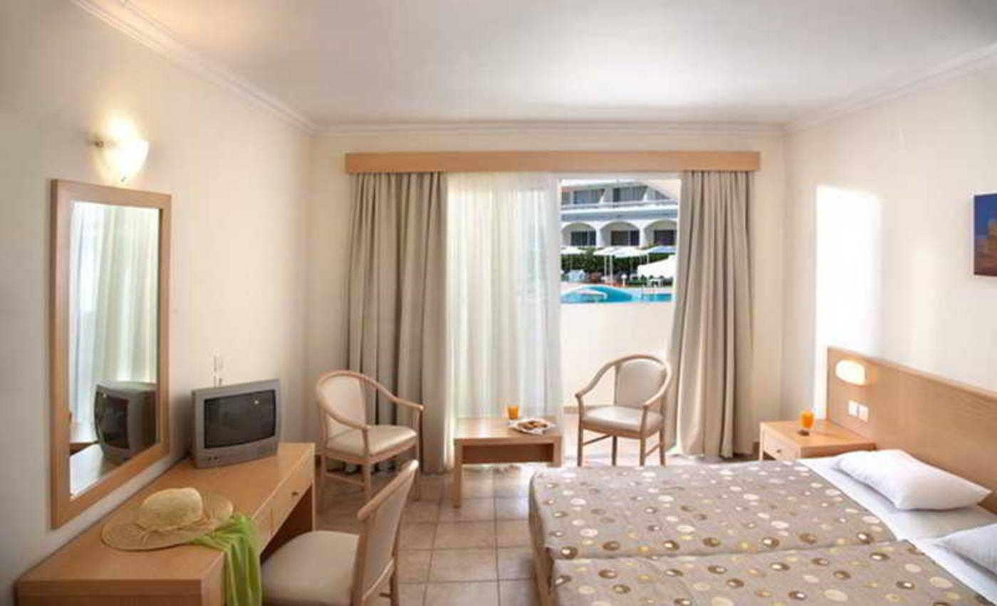 Niriides-Beach-Room-3