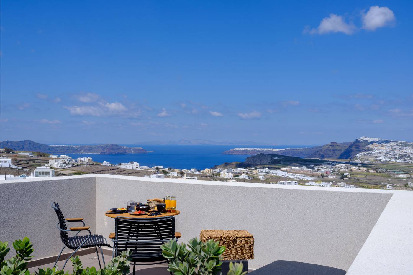 Apikia-Santorini-Room-99