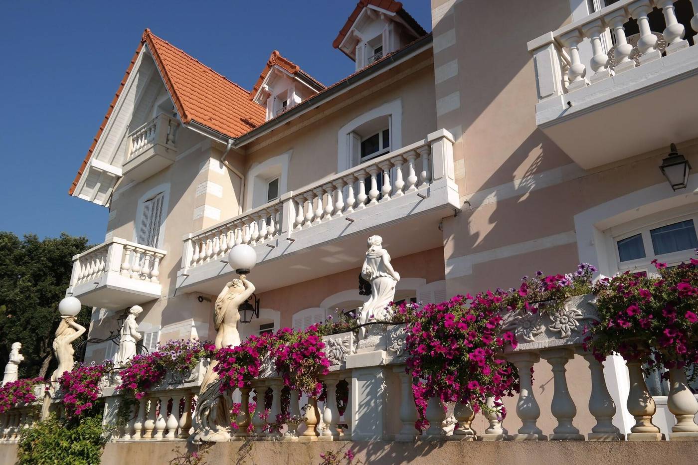 Chateau-de-Mei-Lese-General-view-17