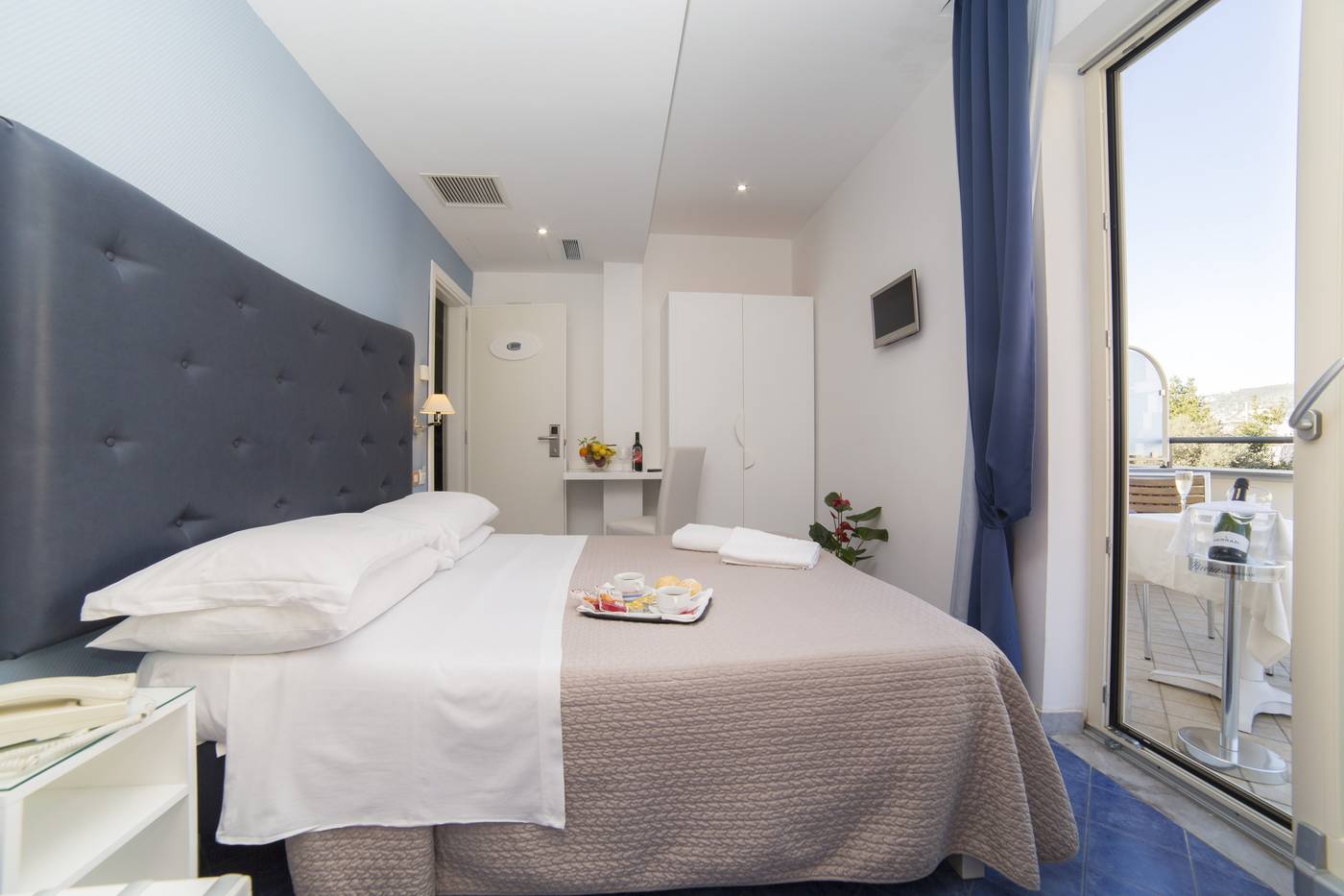 Club-Sorrento-Room-15