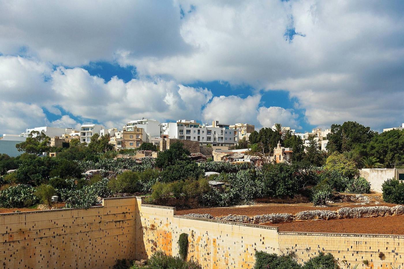 Le-Meridien-St--Julians-Hotel---Spa-Room-81