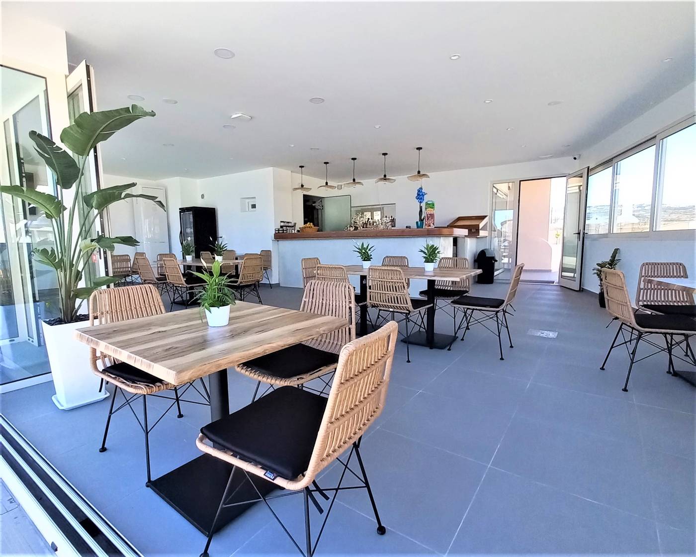 En-Plo-Boutique-Suites---Oia-Santorini-Restaurant-57