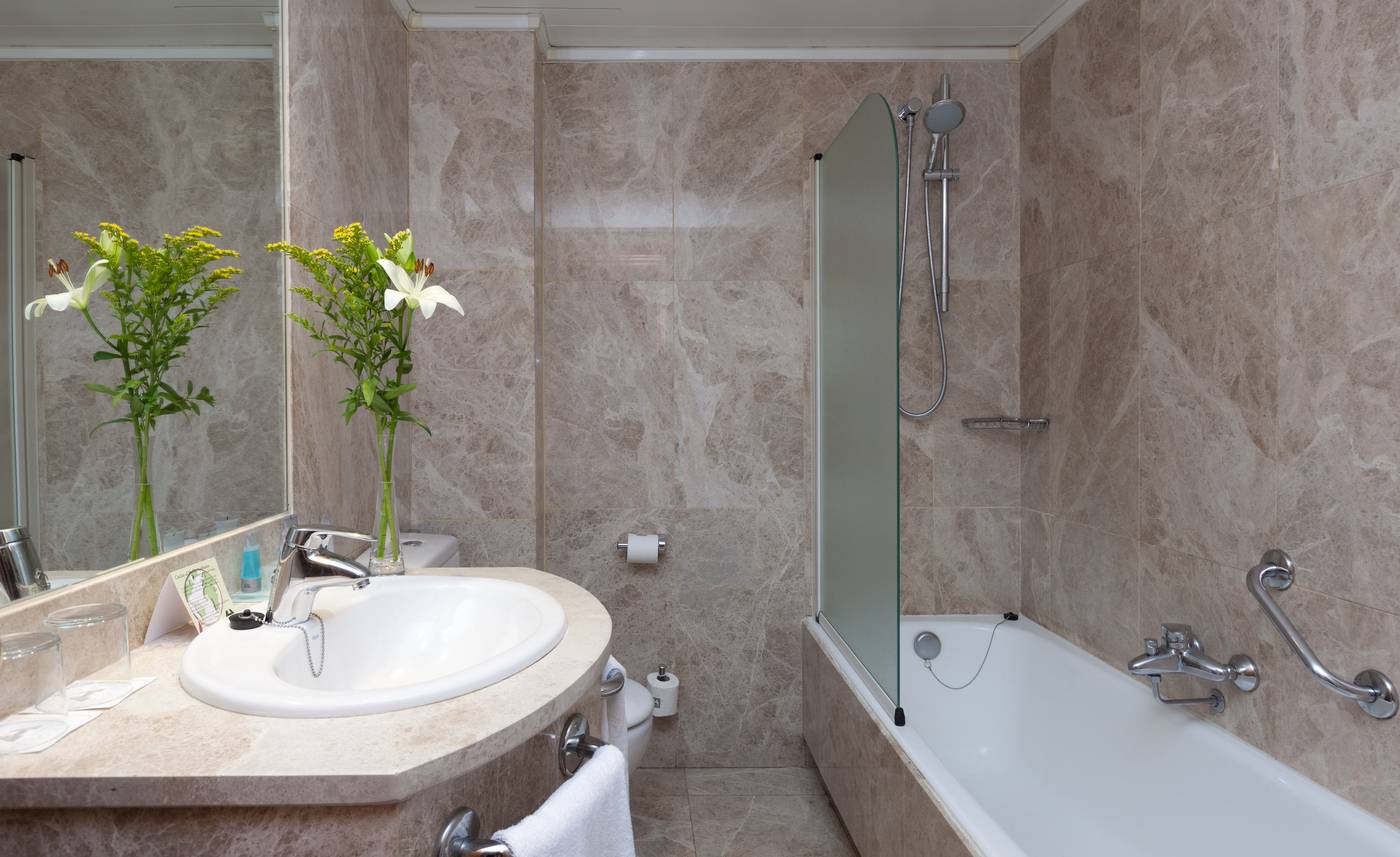 Santos-Praga-Room-24