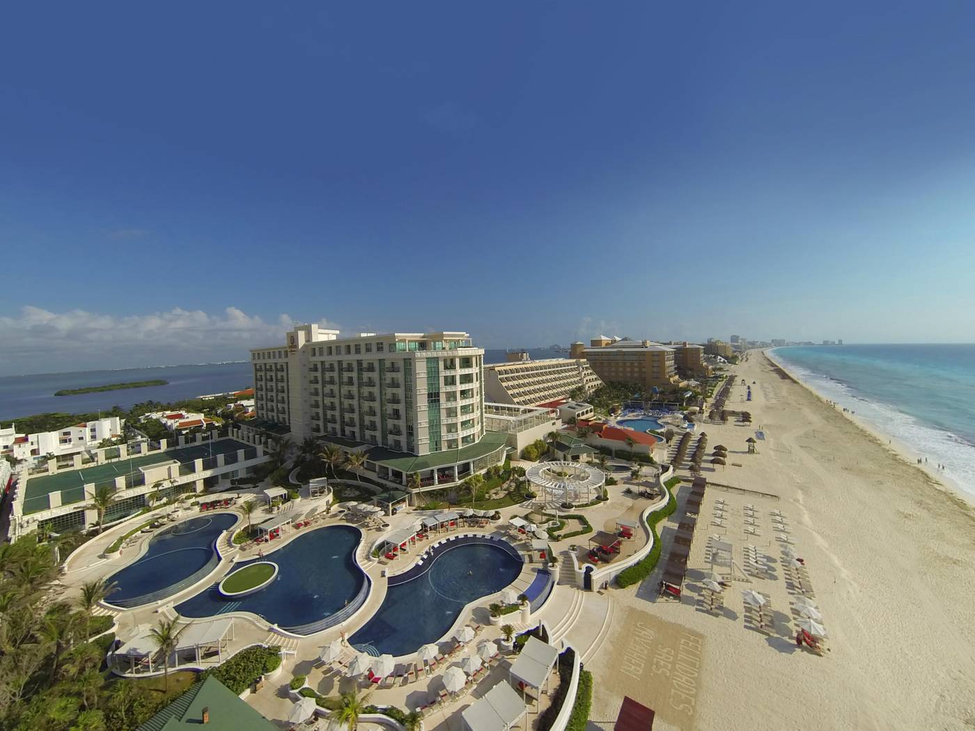 Sandos-Cancun-Lifestyle-Resort---Adults-Recommended-Pool-5