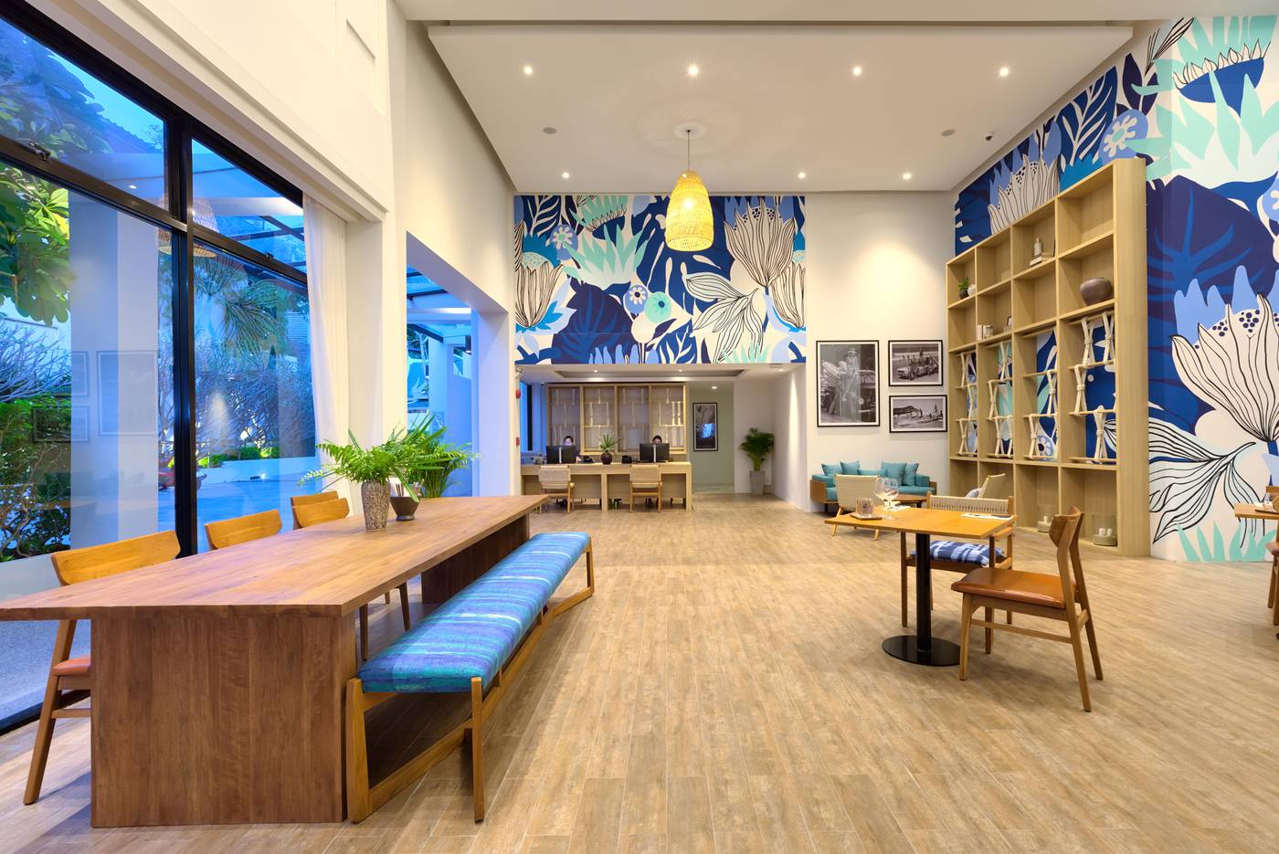 Manathai-Surin-Phuket-Lobby-50