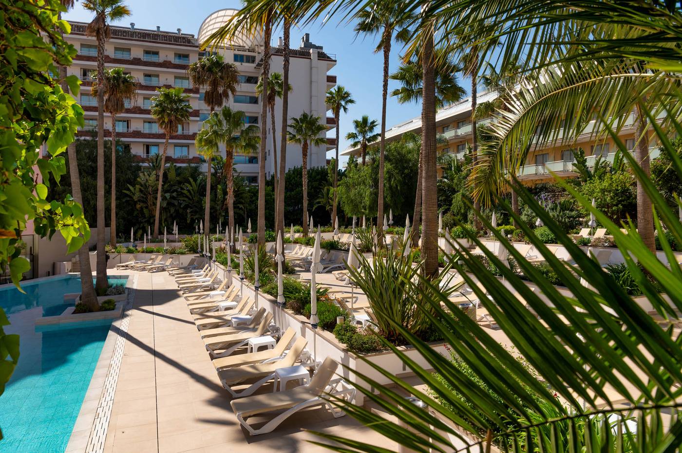 Aqua-Hotel-Montagut-Suites-Terrace-5