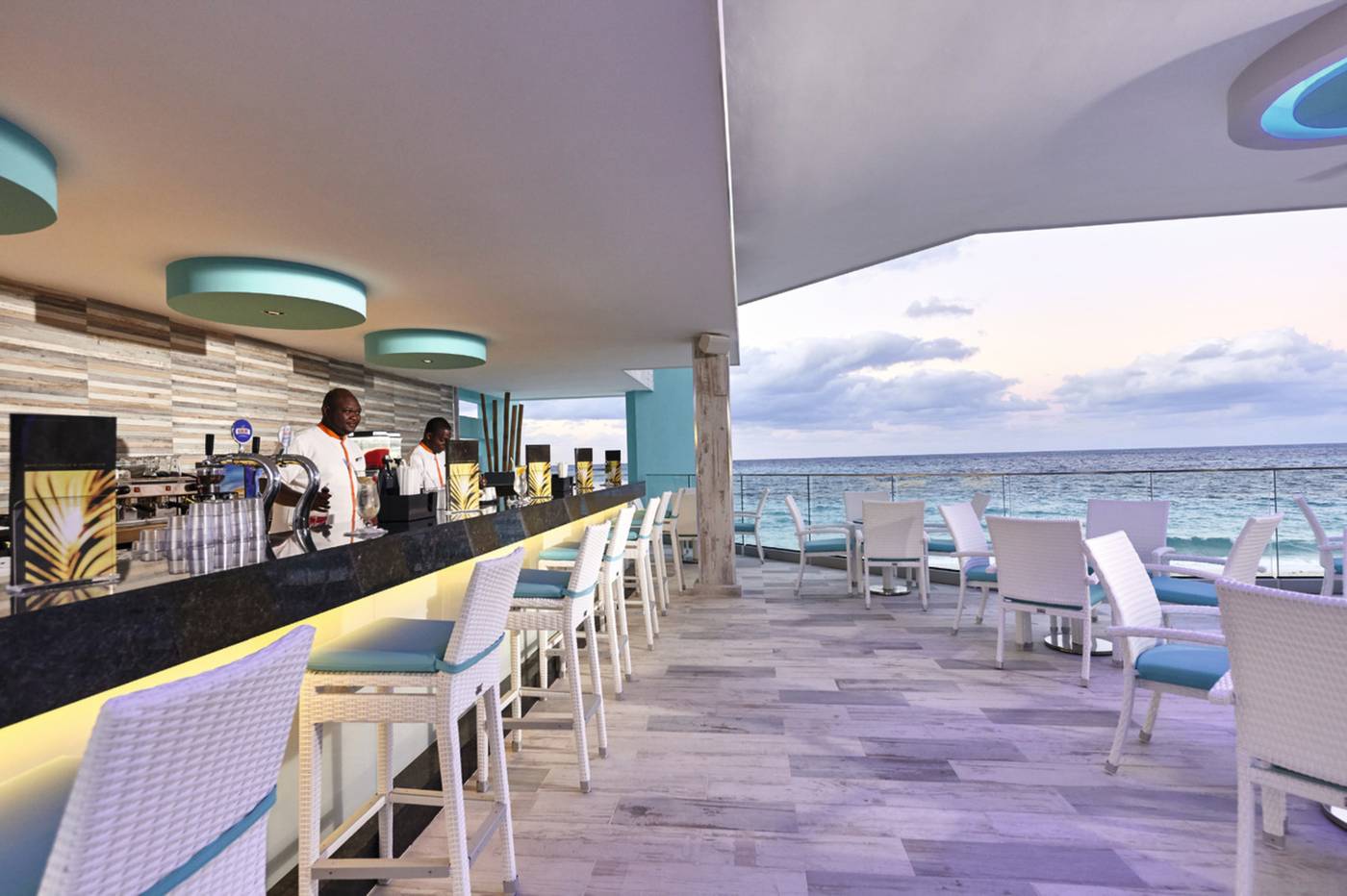 Riu-Paradise-Island---Adults-Only-Bar-44