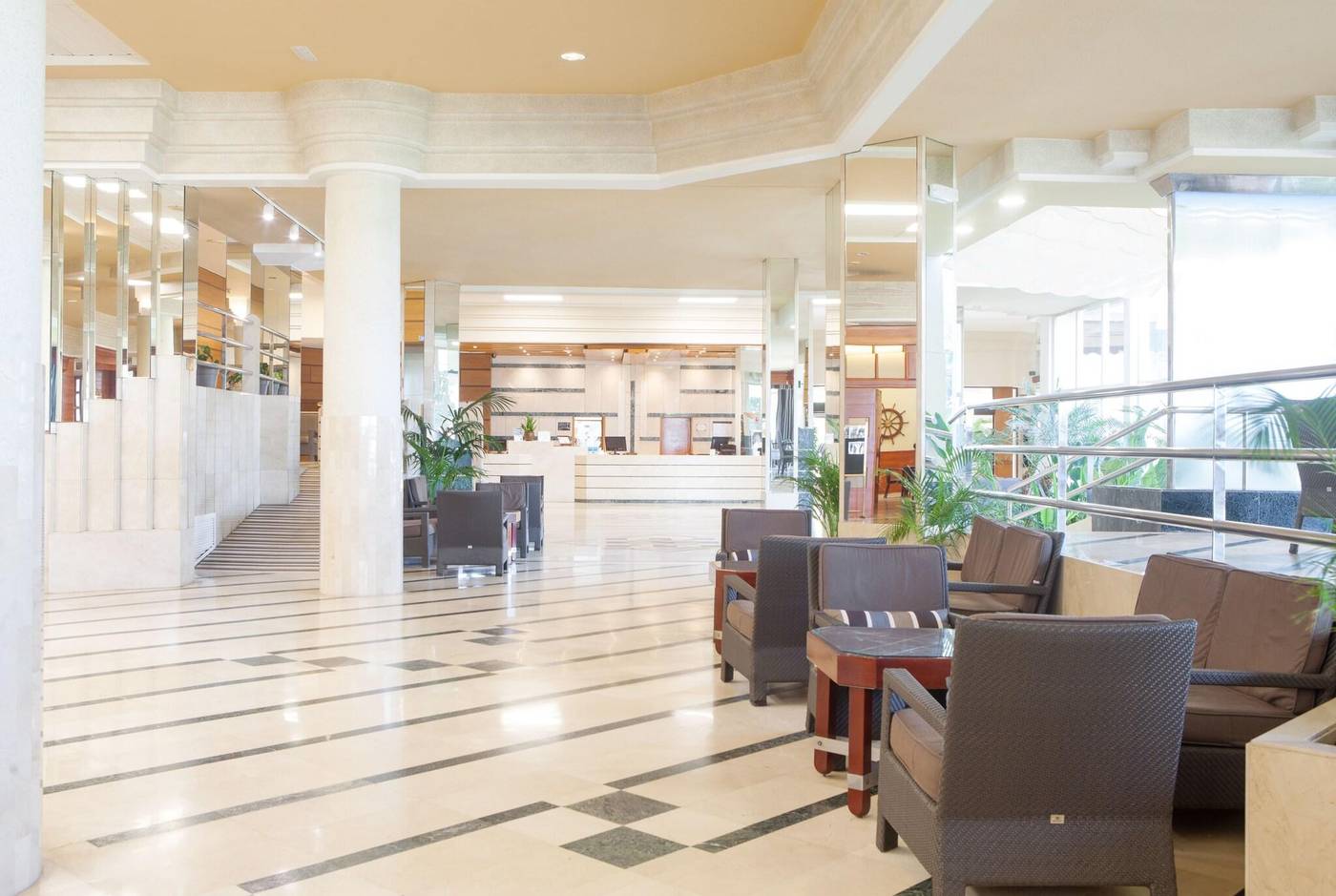 Hotel-Puertobahia---SPA-Lobby-57