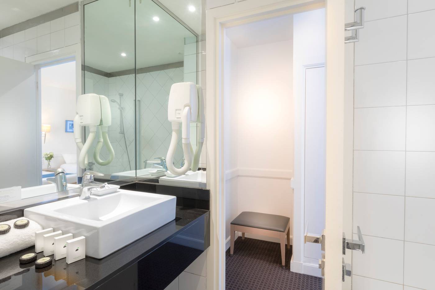 Elysees-Ceramic-Room-41