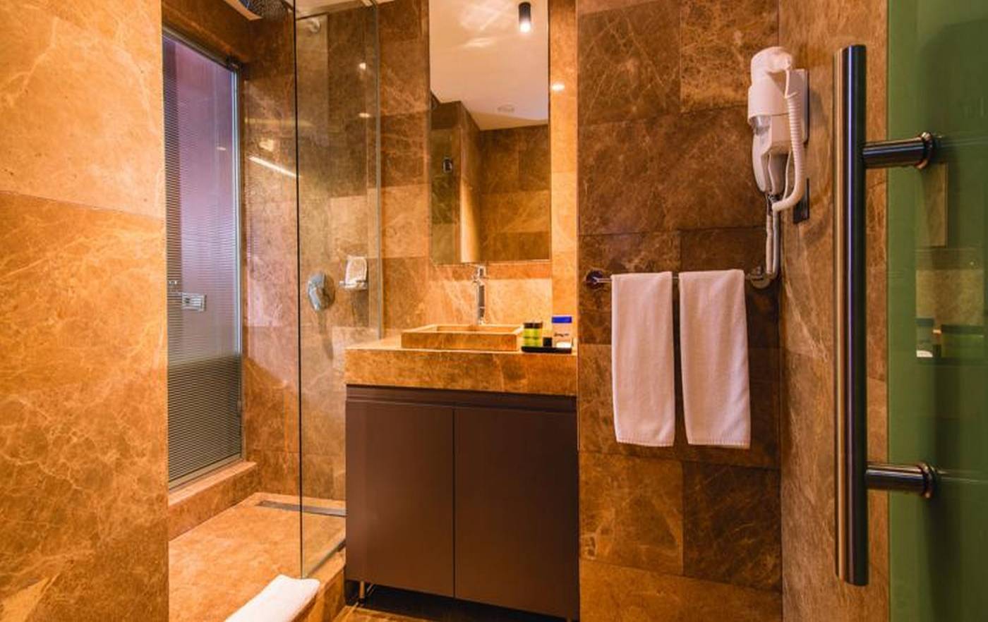 Blueway-Historical-Hotel-Room-16