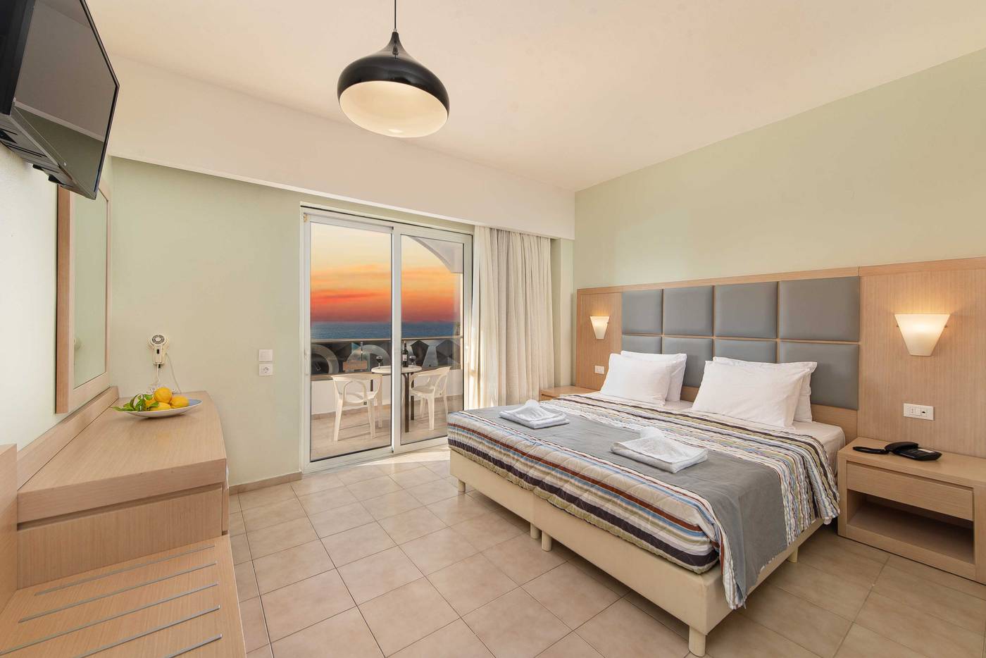 Sunny-Days-Apartments-Room-32