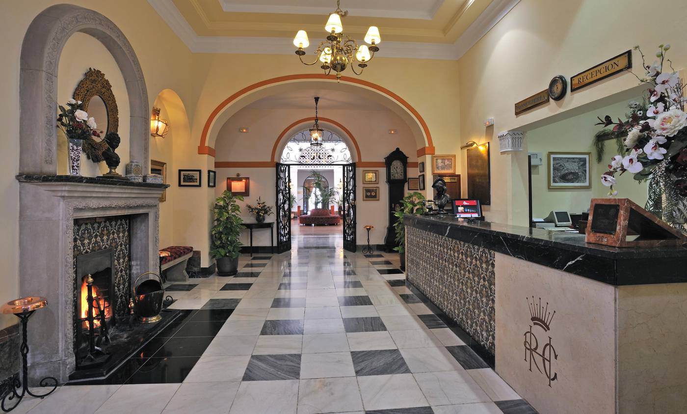 Hoteles-Globales-Reina-Cristina-Lobby-53