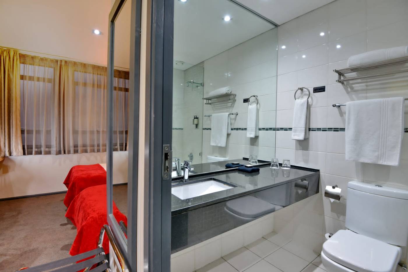 Fountains-Hotel-Cape-Town-Room-40