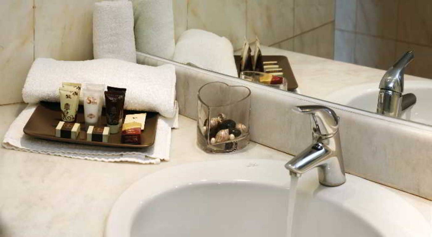 Ariti-Grand-Hotel-Room-50