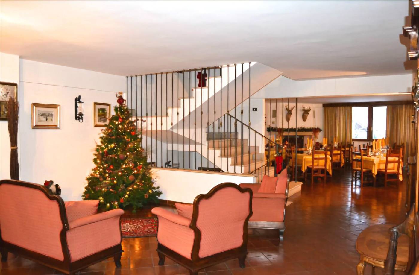 Hotel-Bucaneve-Lobby-8