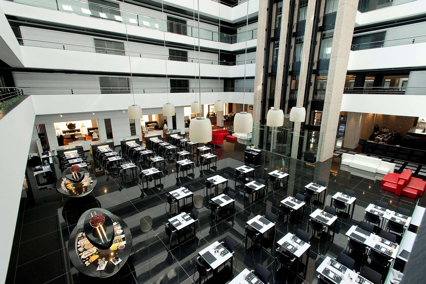 Hilton-Madrid-Airport-Lobby-17