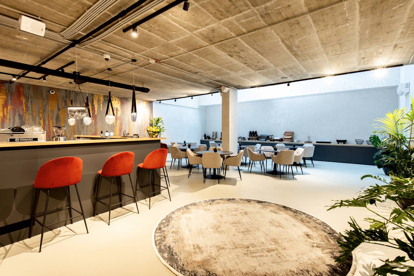 The-Amberlyn-Suite-Hotel-Bar-14