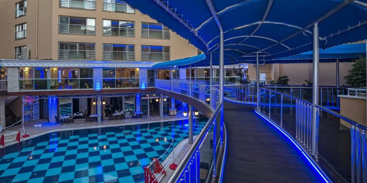 Tac-Premier-Hotel---Spa-Pool-61