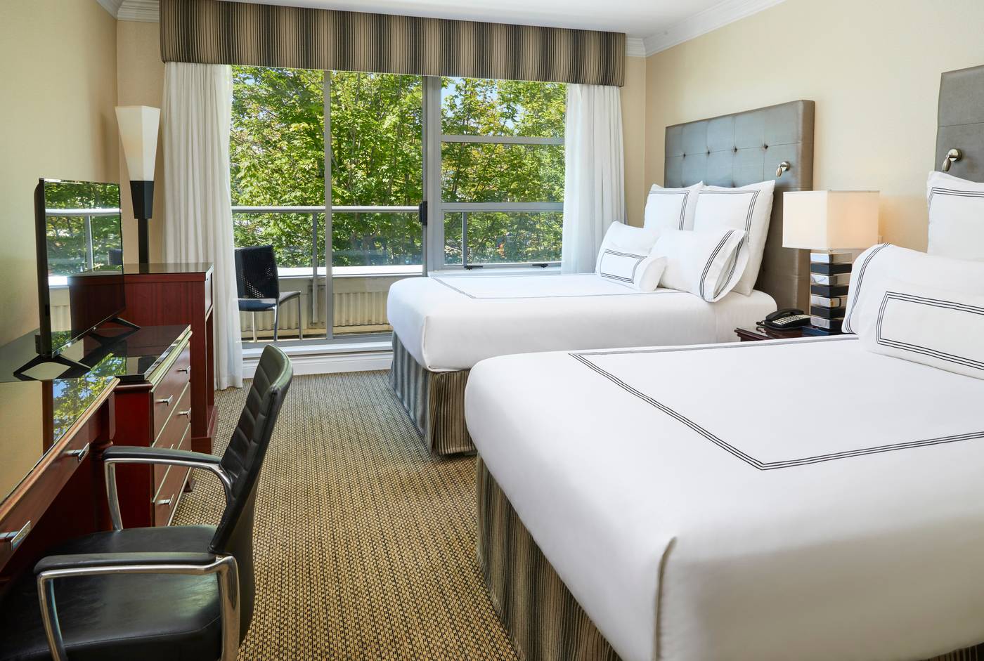 Granville-Island-Hotel-Room-10