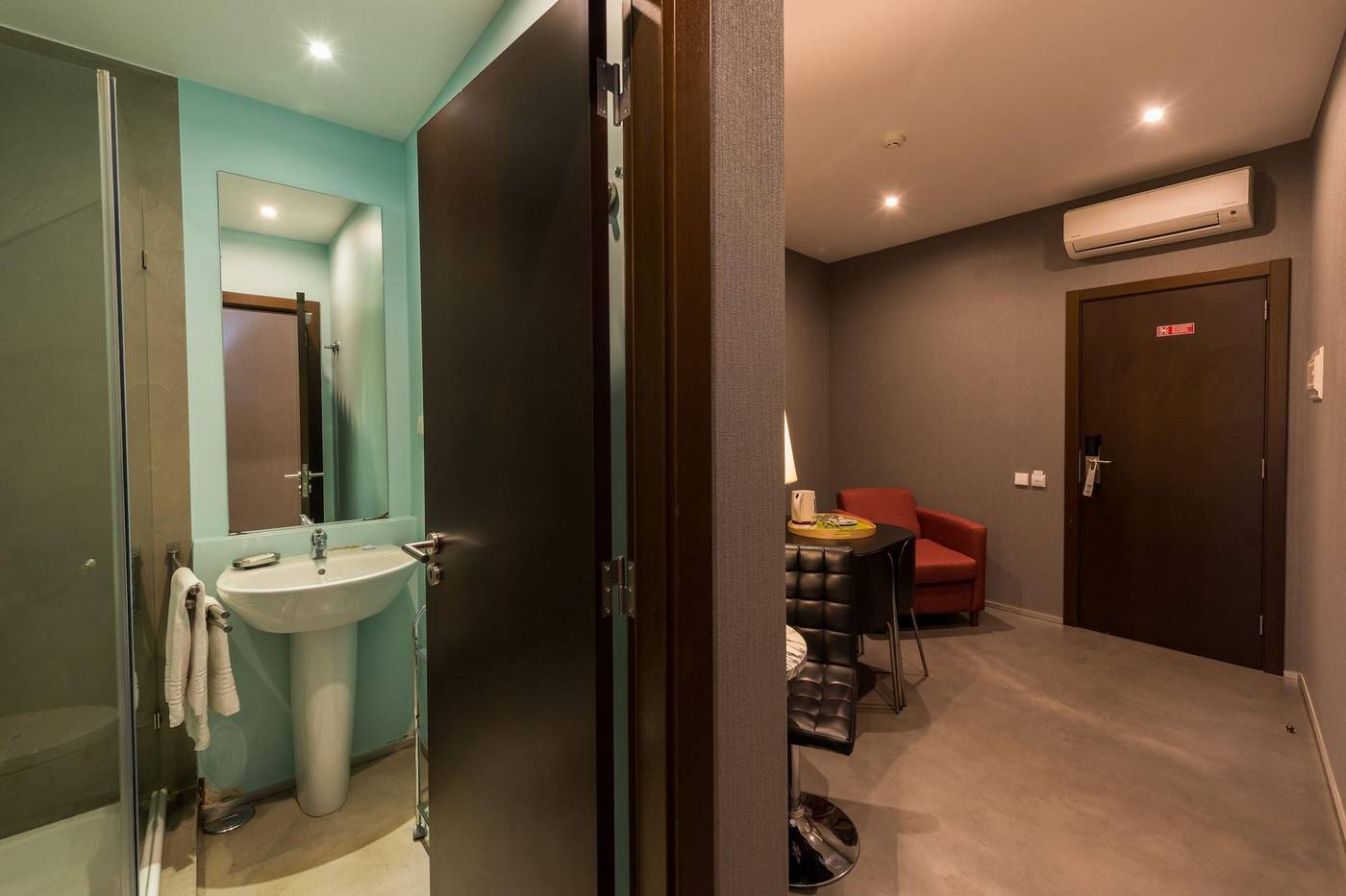 Alfama---Lisbon-Lounge-Suites-Room-85