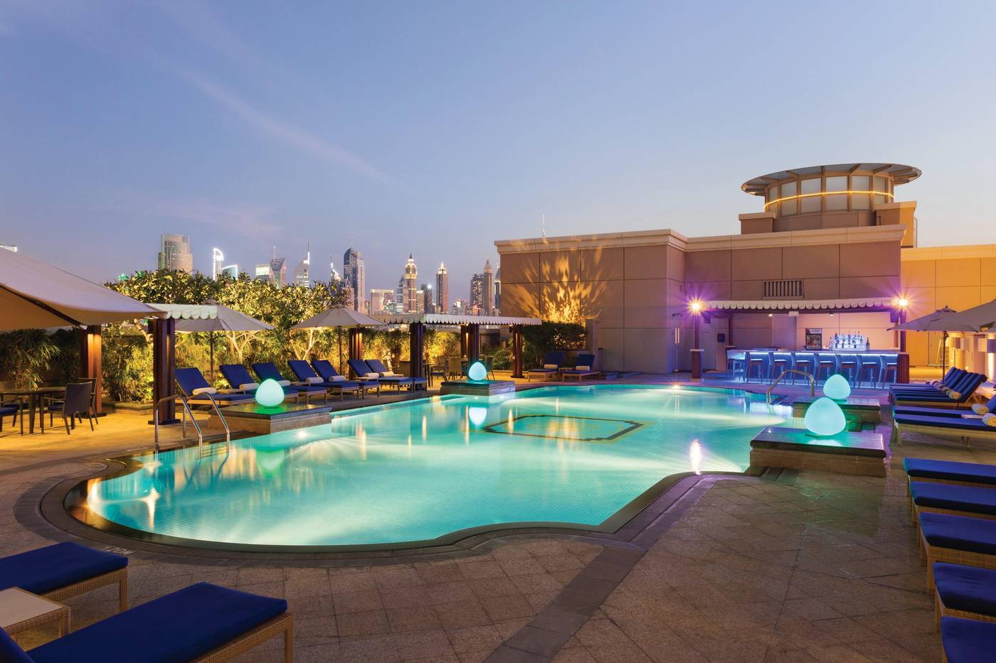 Crowne-Plaza-Jumeirah-Dubai-Pool-2