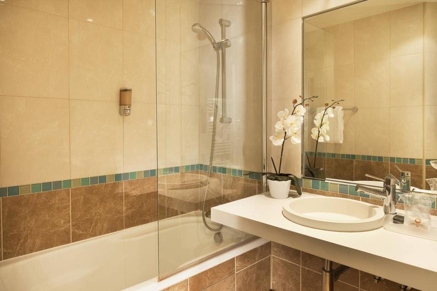 Hotel Saint-Ferdinand by HappyCulture-France-Paris-Room-3