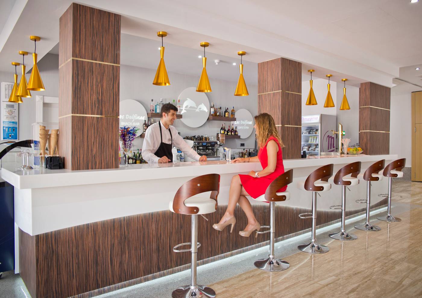 Los-Delfines-Bar-11