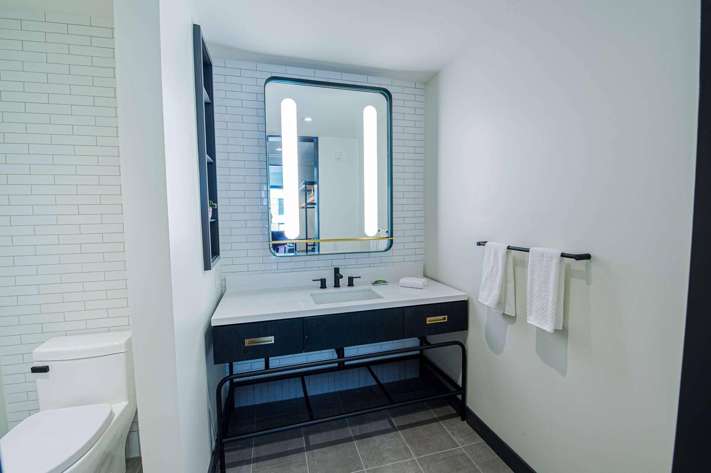 Canopy-by-Hilton-Jersey-City-Arts-District-Room-49