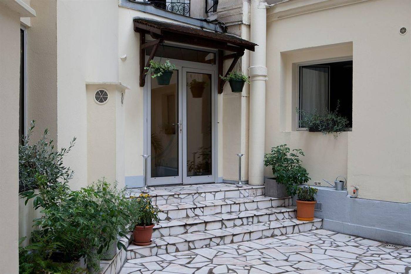 Est-Hotel-General-view-6