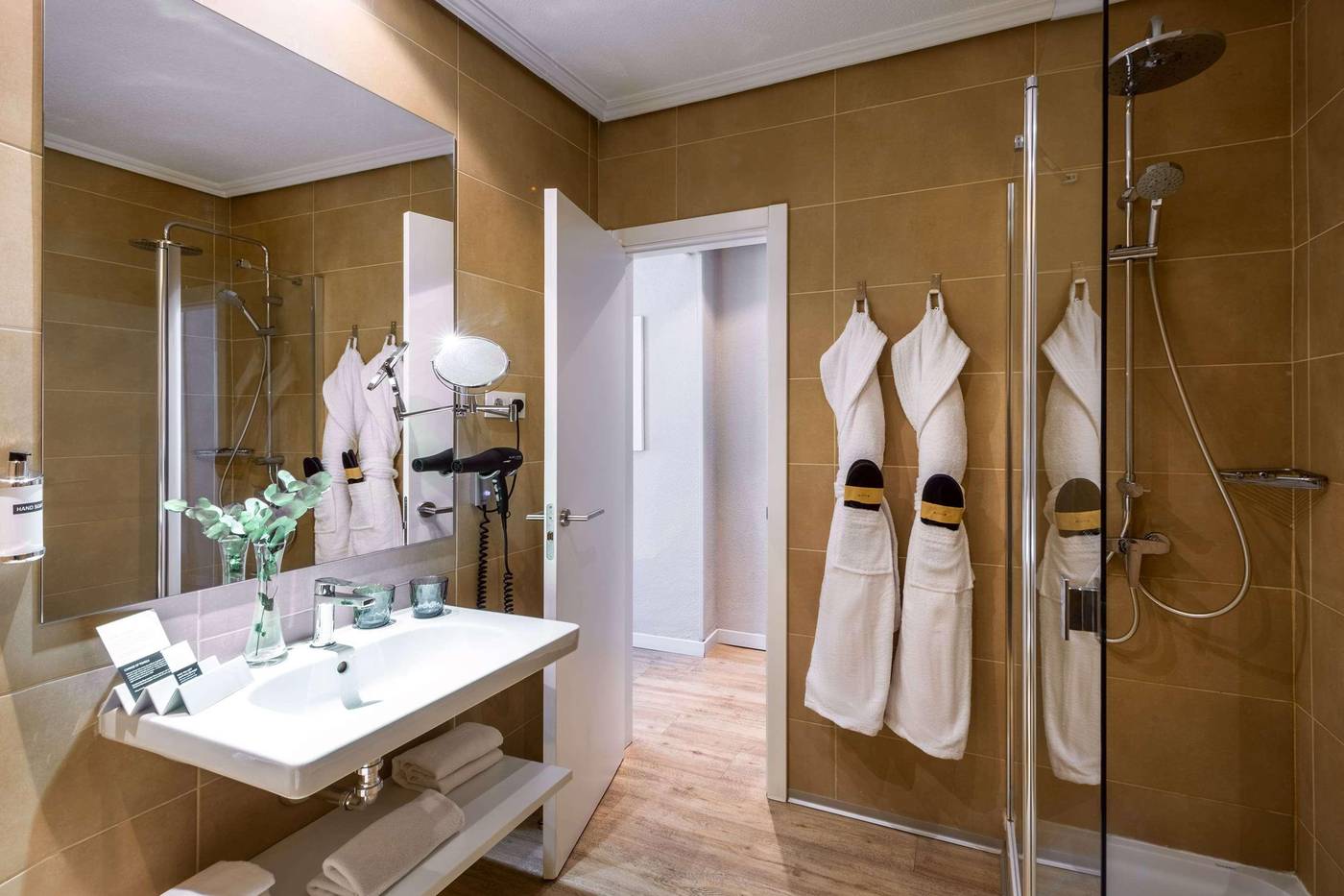 Hotel-Madrid-Gran-V----a-25--managed-by-Meli-----Room-43