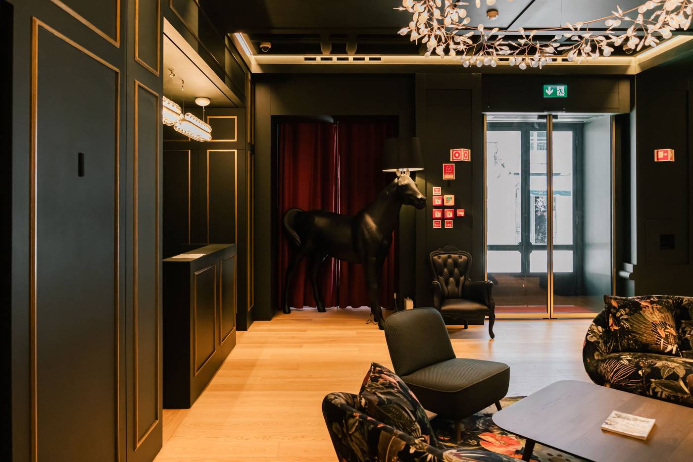 Art-Legacy-Hotel-Baixa-Chiado-Lobby-62