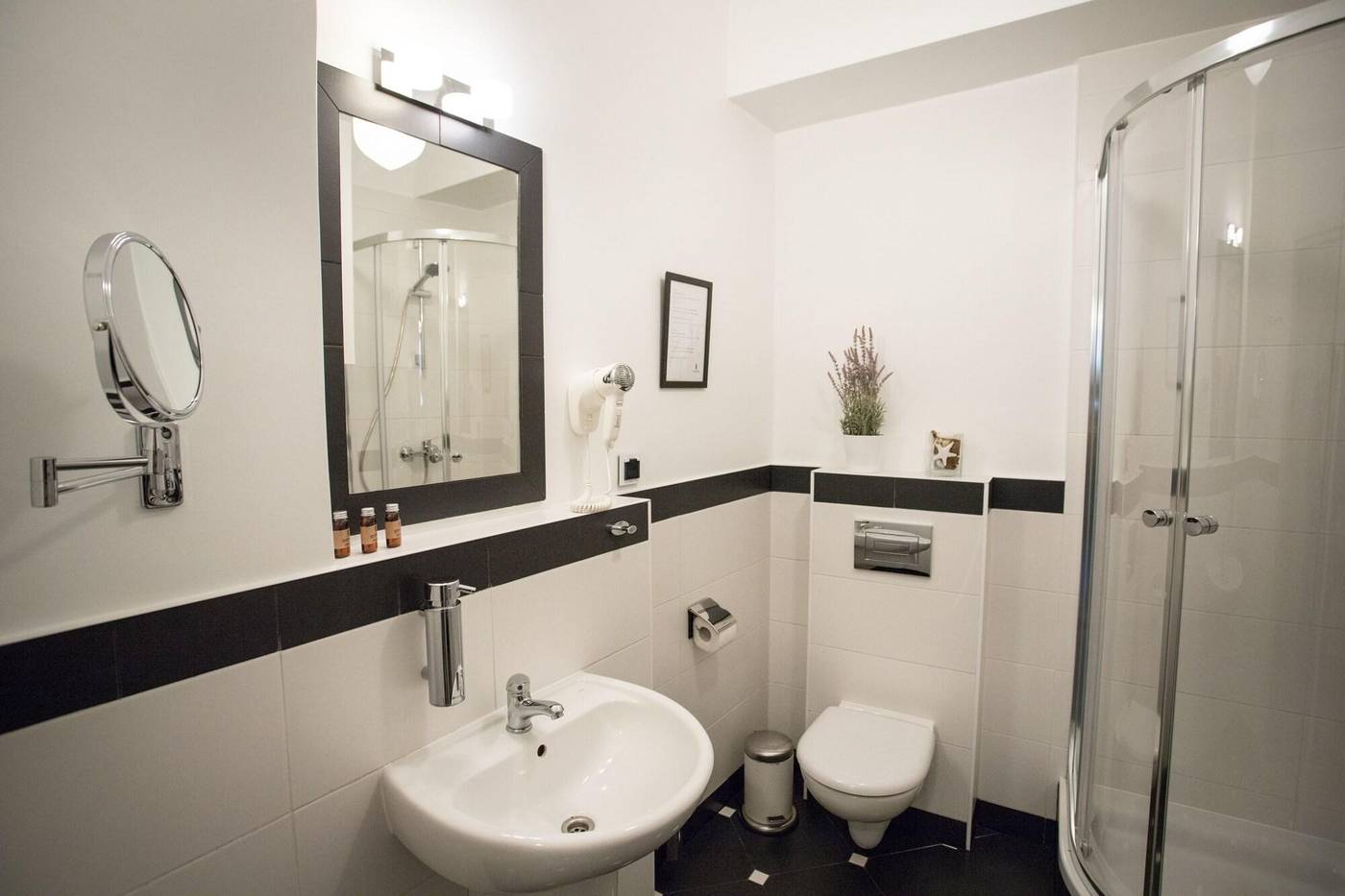 Scharffenberg-Apartments-Main-Square-Room-54