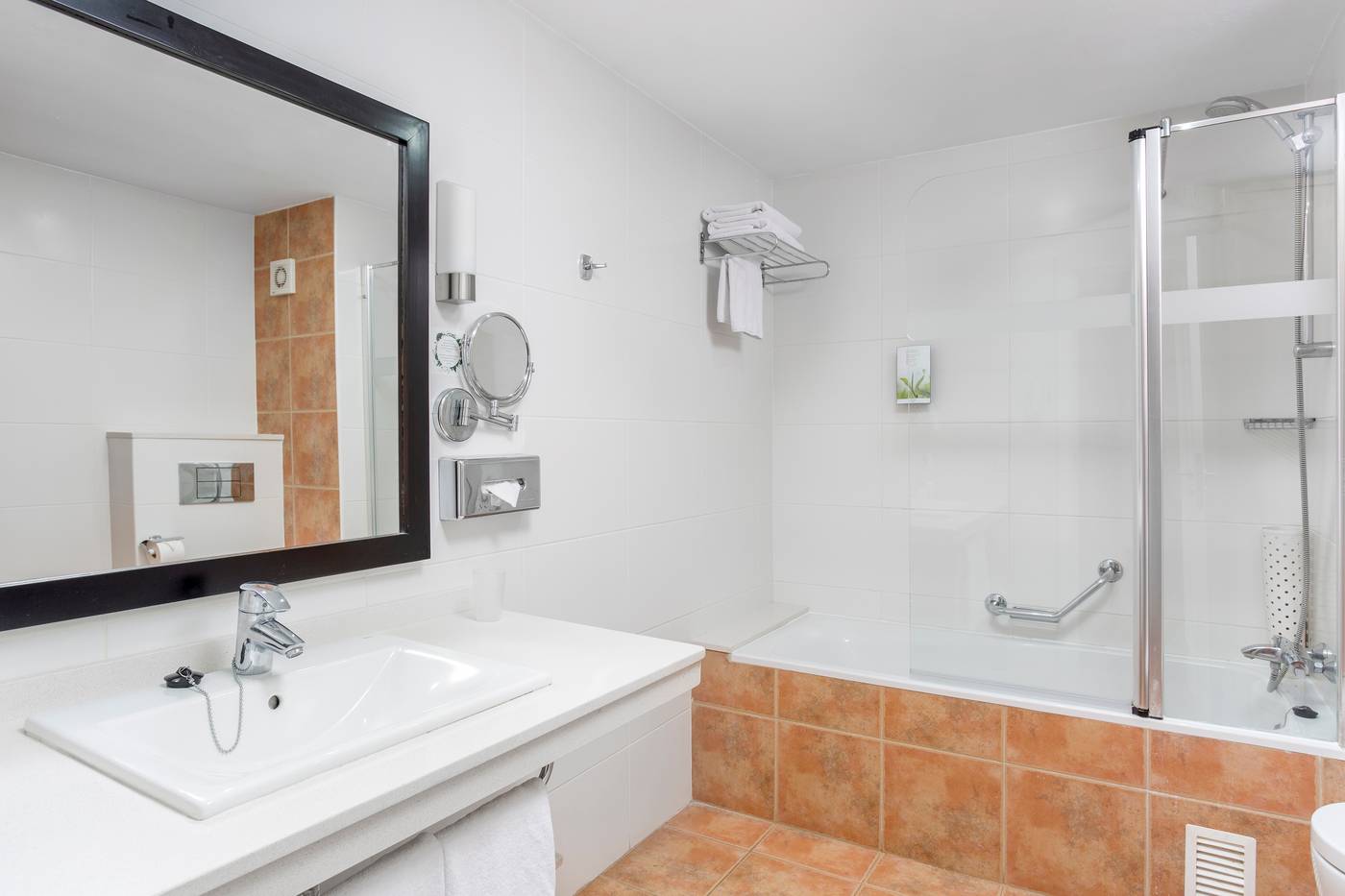 Sunset-Harbour-Club-Room-32