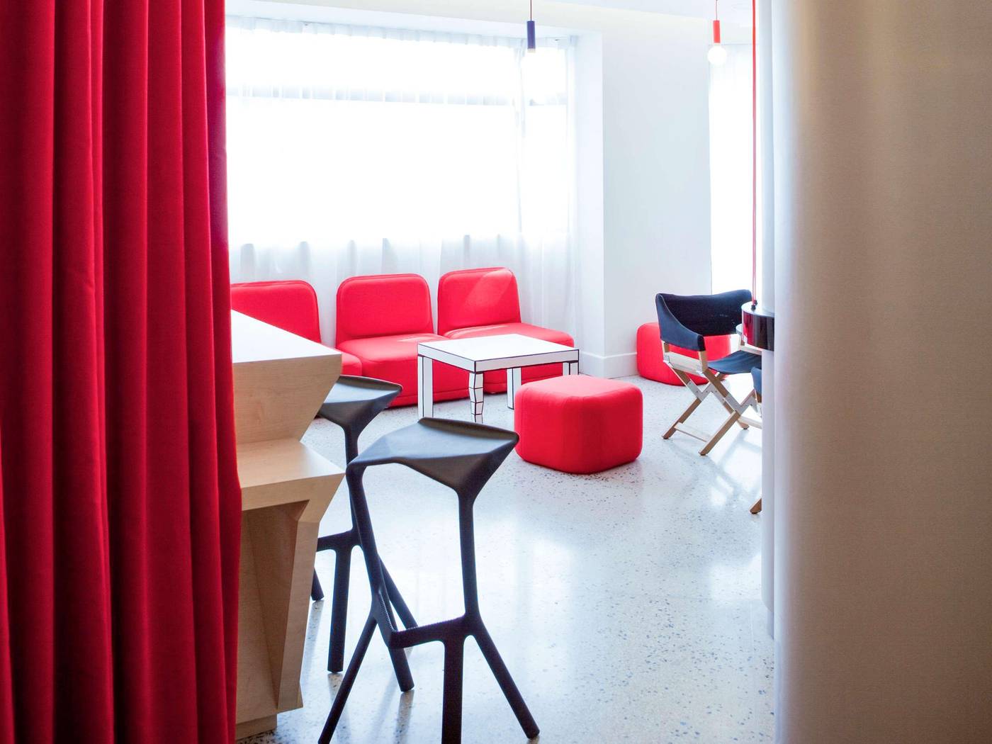 ibis-Styles-Paris-Mairie-de-Montreuil-Bar-15