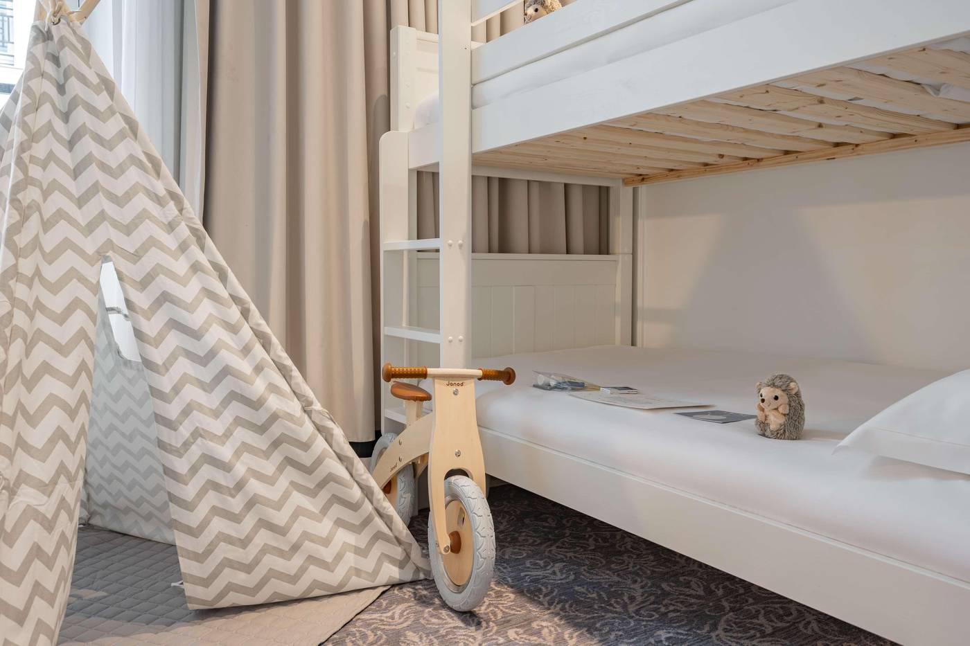 Hotel-du-Louvre-in-the-Unbound-Collection-by-Hyatt-Room-73