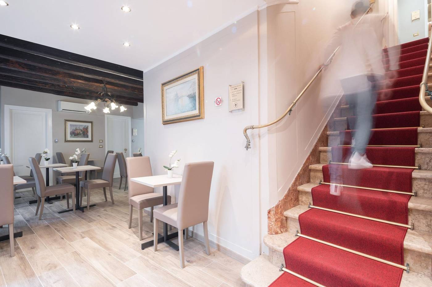 Hotel-Herion-Lobby-12