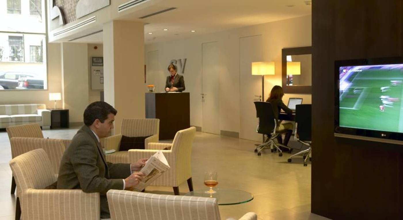 Suites-Viena-Plaza-de-Espa----a-Lobby-7