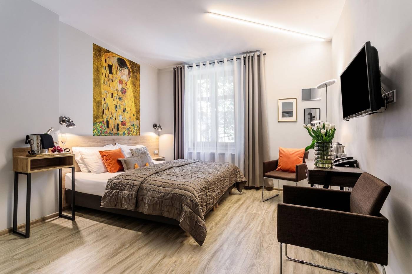 Art---Garden-Residence-Room-21